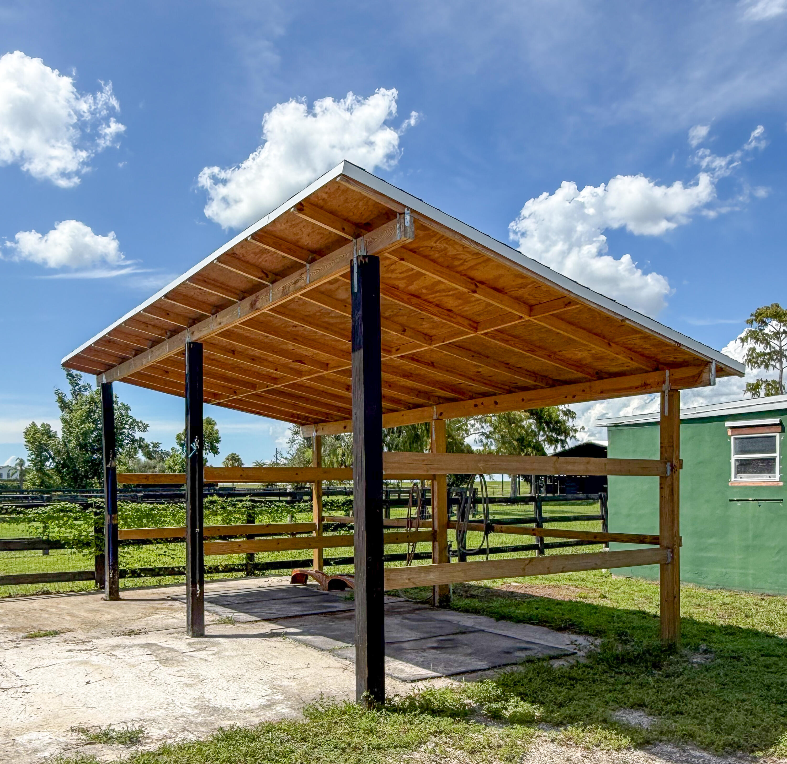 16031 Rustic Road Wellington, FL 33470 - Photo 8 of 11 Wash stall