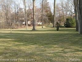 9140 River Valley Road Brighton, MI 48116 - Photo 2 of 14 Yard