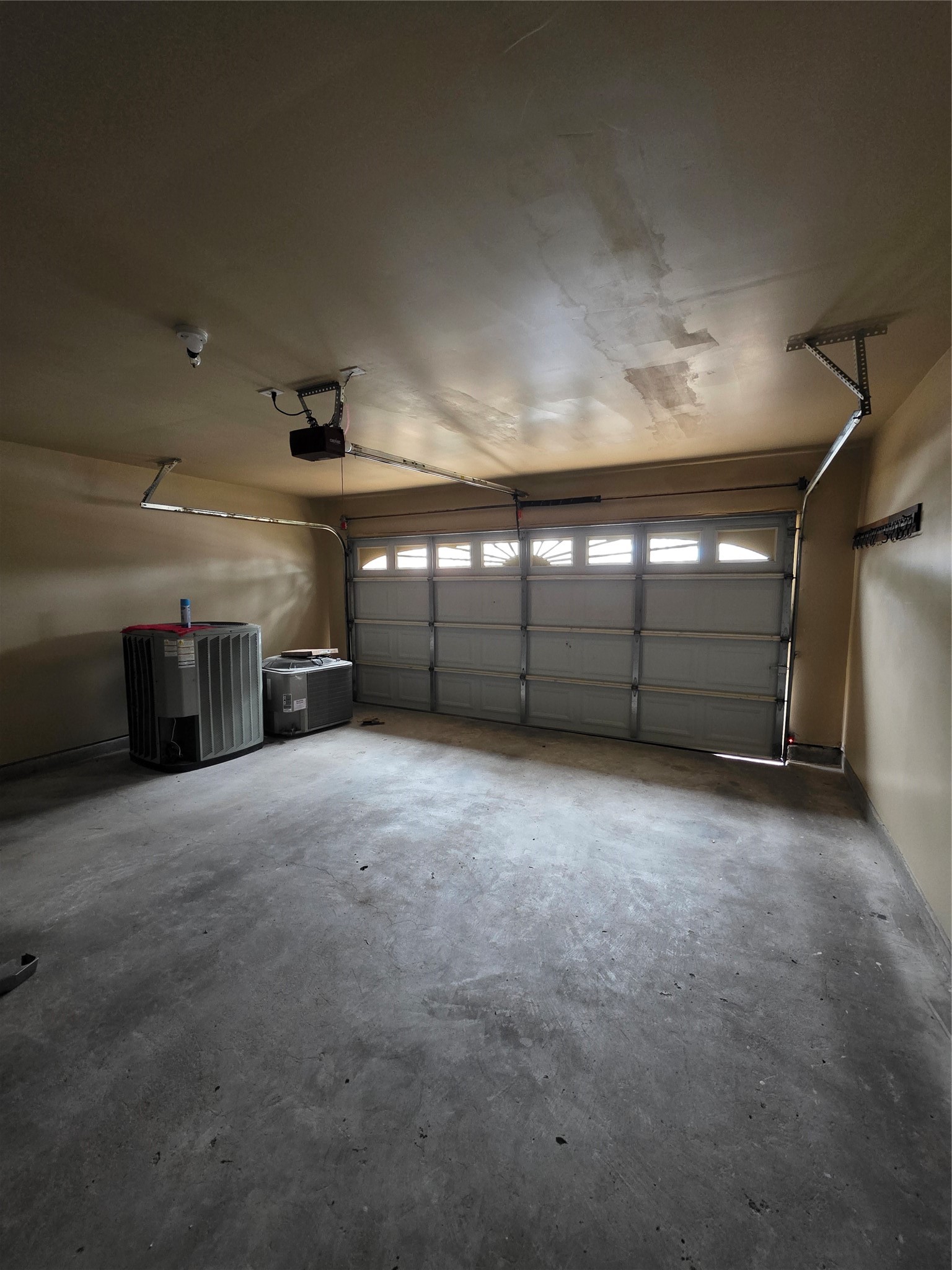 5614 Eagle Landing Houston, TX 77085 - Photo 18 of 28 a view of a garage