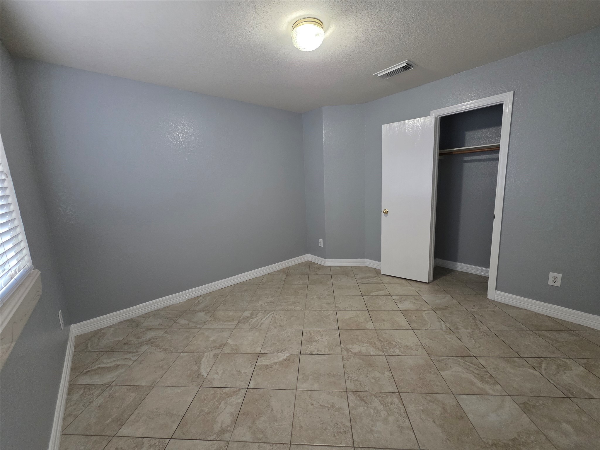 5614 Eagle Landing Houston, TX 77085 - Photo 23 of 28 an empty room with windows