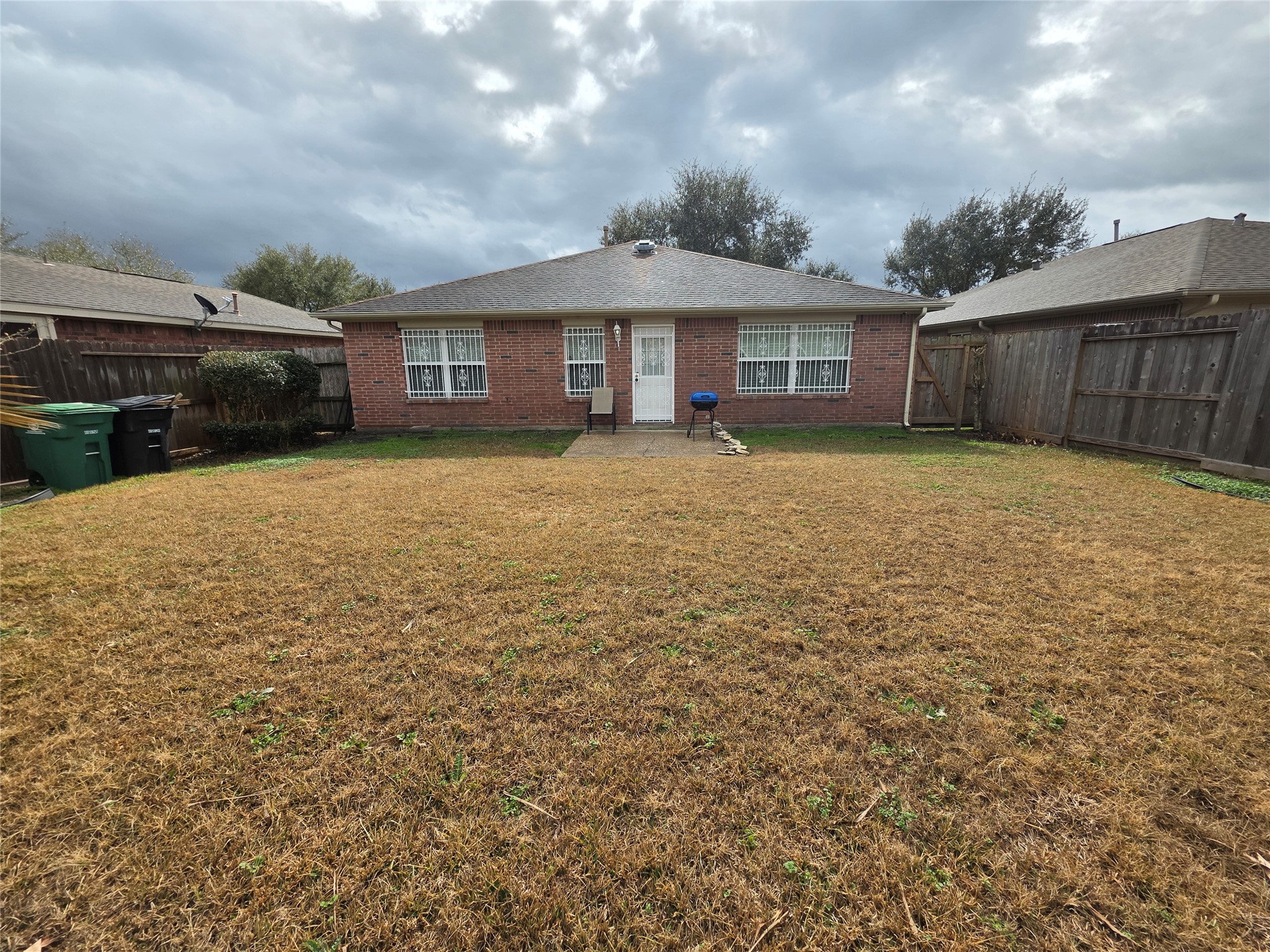 5614 Eagle Landing Houston, TX 77085 - Photo 25 of 28 a front view of a house with a garden