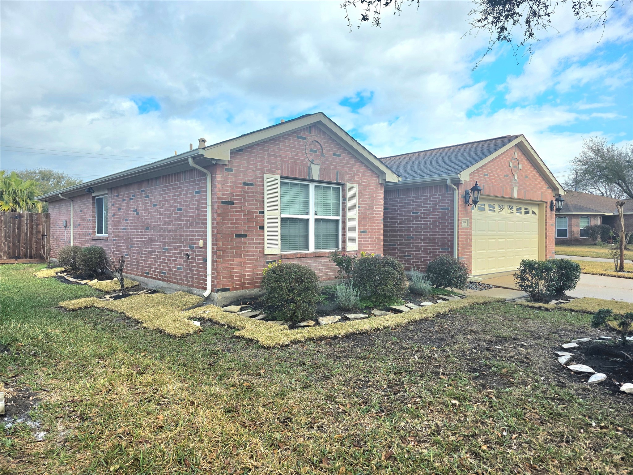 5614 Eagle Landing Houston, TX 77085 - Photo 3 of 28 a backyard of a house