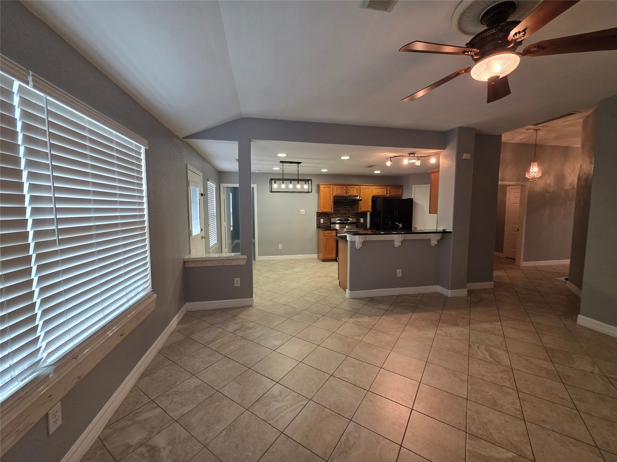 5614 Eagle Landing Houston, TX 77085 - Photo 5 of 28 a view of a livingroom with a kitchen