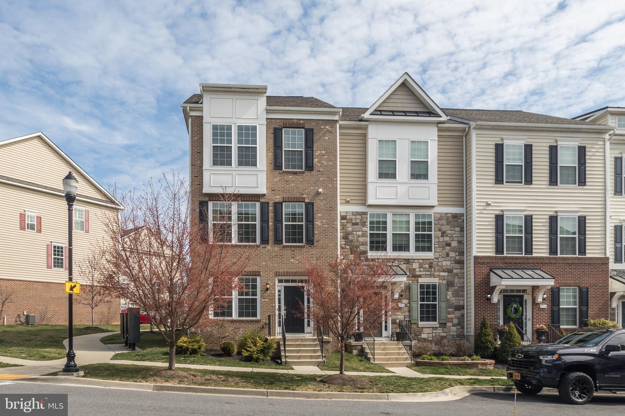 Phenomenal end-unit in Market Square!