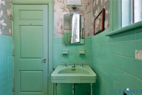 $400,000 | 1216 Main St Point, West Point, VA 23181