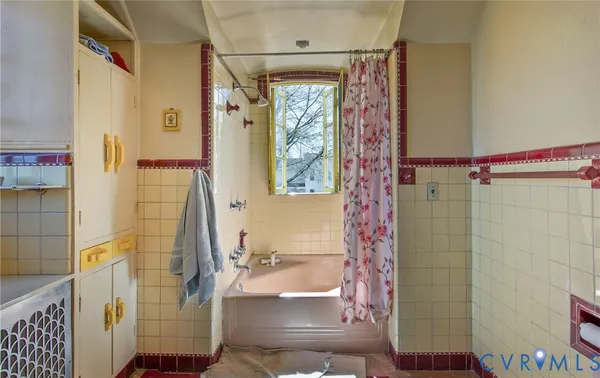 $400,000 | 1216 Main St Point, West Point, VA 23181