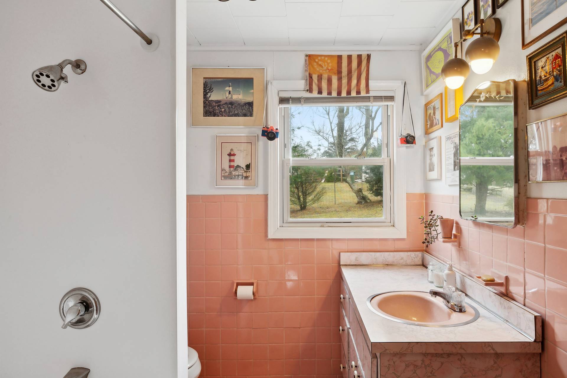 33 South Delrey Road Montauk, NY 11954 - Photo 11 of 15 a bathroom with a sink a window and a tub