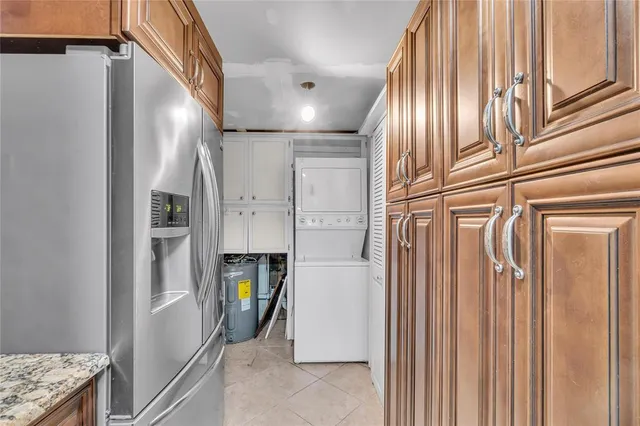 a view of lobby with elevator