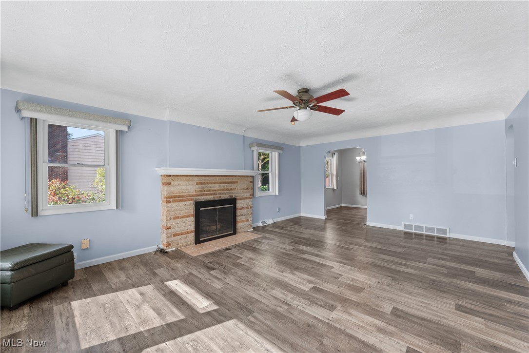 10570 Prospect Road Strongsville, OH 44149 - Photo 3 of 48