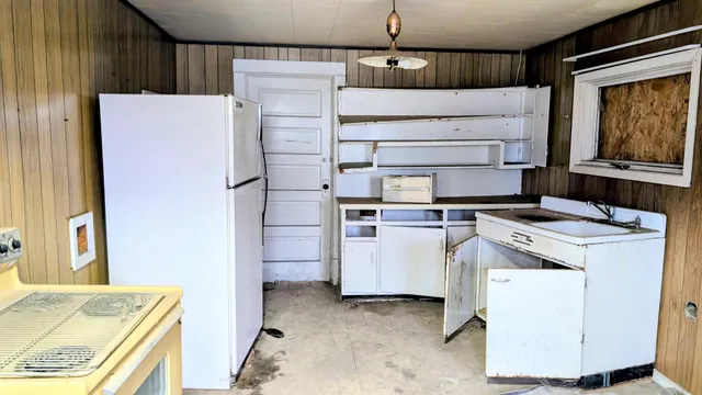 $14,900 | 1003 Central Avenue, Walhalla, ND 58282