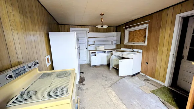 $14,900 | 1003 Central Avenue, Walhalla, ND 58282