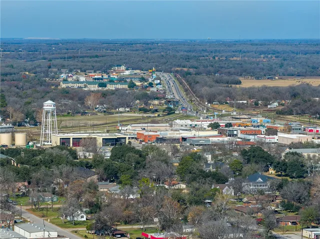 a view of building with outdoor space