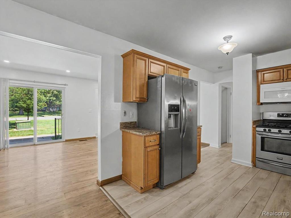 41957 Utica Road Sterling Heights, MI 48313 - Photo 16 of 43