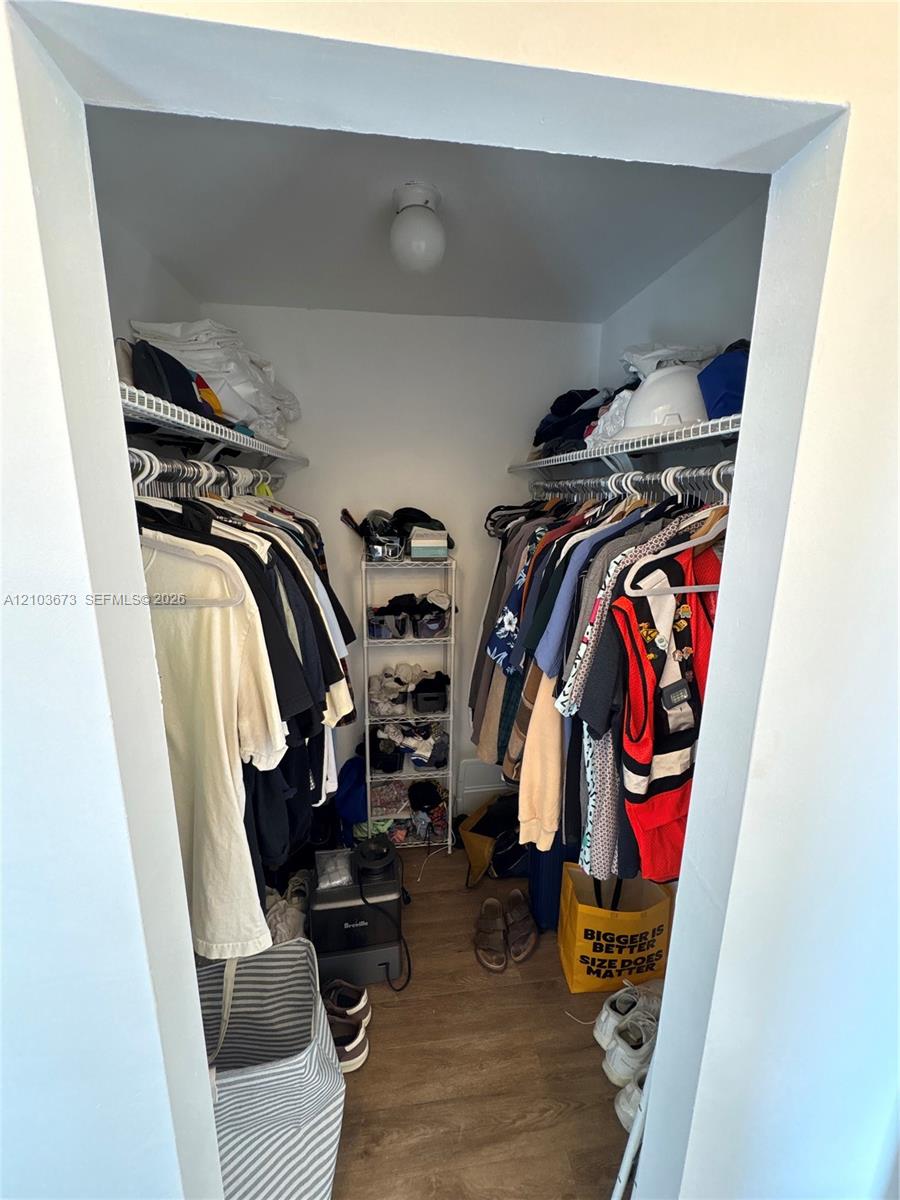 1300 Alton Road, Unit 10B Miami Beach, FL 33139 - Photo 20 of 29 Walk in closet