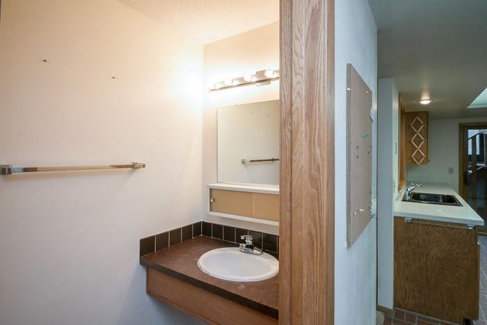 1718 Rochester Avenue Iowa City, IA 52245 - Photo 9 of 25 Gallery Image 9
