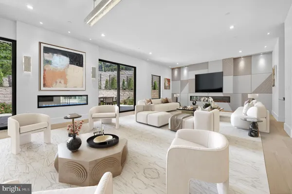 $4,395,000 | 4509 Foxhall Crescent Northwest, Washington, DC 20007
