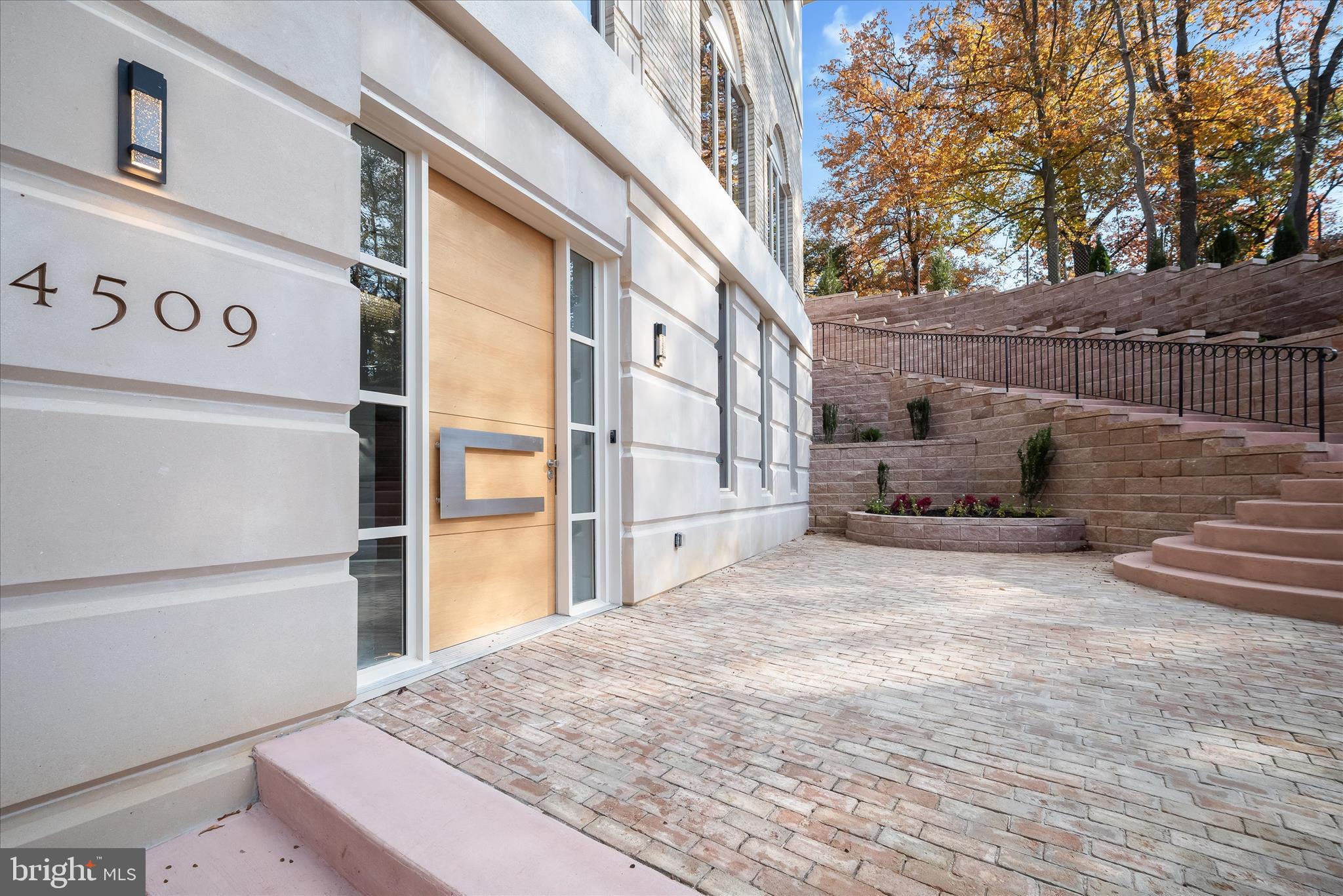 4509 Foxhall Crescent Northwest Washington, DC 20007 - Photo 6 of 39 a backyard of a house