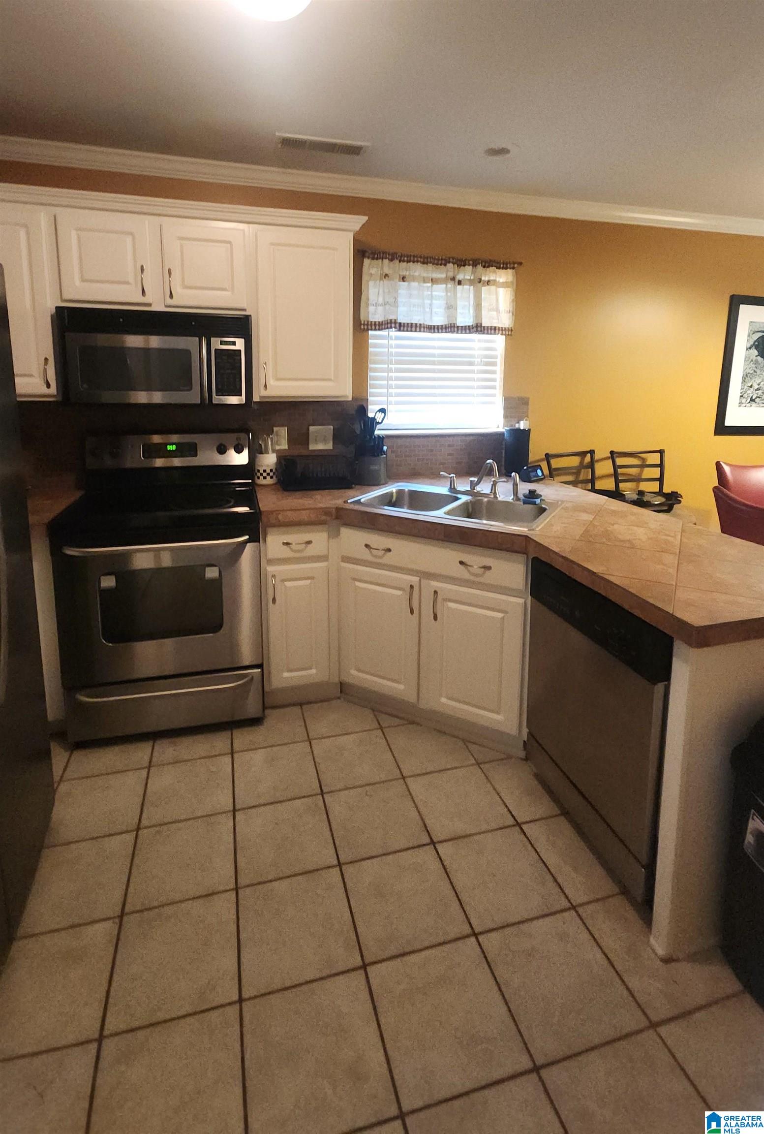 232 Meriweather Lane Calera, AL 35040 - Photo 3 of 8