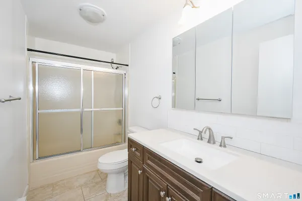 $1,850 | 421 Emmett Street, Unit 4, Bristol, CT 06010