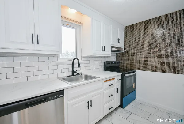 $1,850 | 421 Emmett Street, Unit 4, Bristol, CT 06010