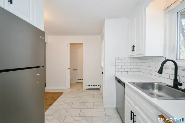 $1,850 | 421 Emmett Street, Unit 4, Bristol, CT 06010