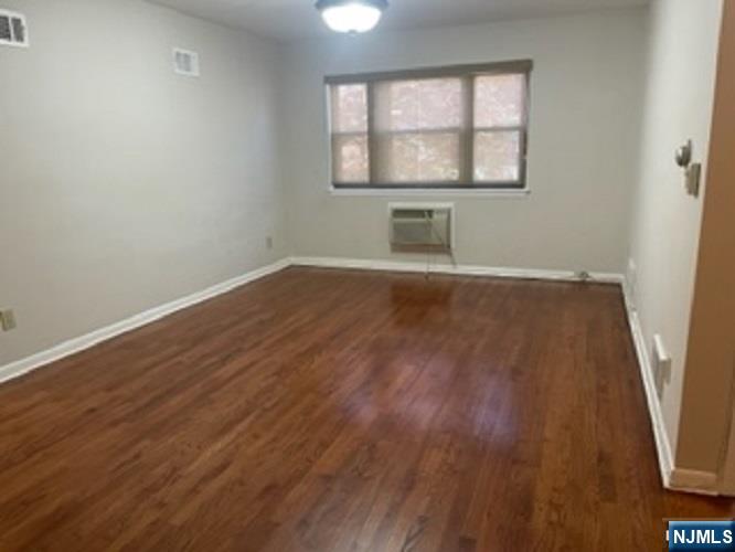 911 Teaneck Road Teaneck, NJ 07666 - Photo 9 of 16 Gallery Image 9