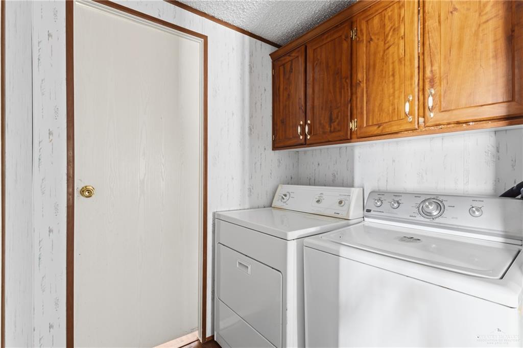 215 South Valley View Road, Unit 15&16 Donna, TX 78537 - Photo 9 of 13 a utility room with dryer and washer