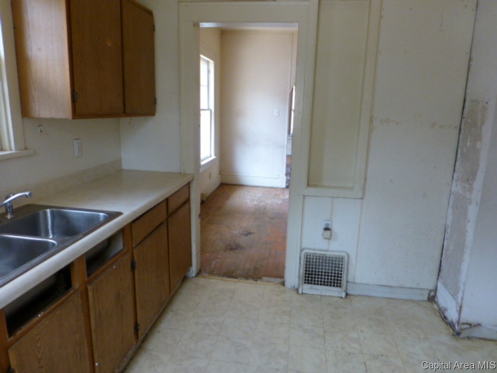 2124 South 11th Street Springfield, IL 62703 - Photo 5 of 16