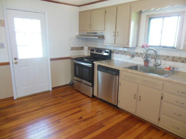 3451 Cove Road Roanoke, VA 24017 - Photo 3 of 35 DSCN5911