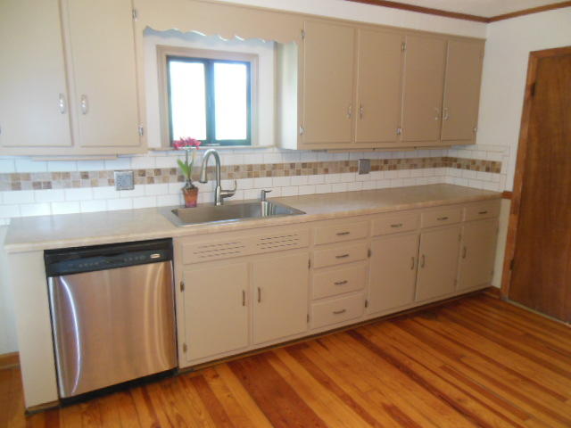 3451 Cove Road Roanoke, VA 24017 - Photo 4 of 35 DSCN5882
