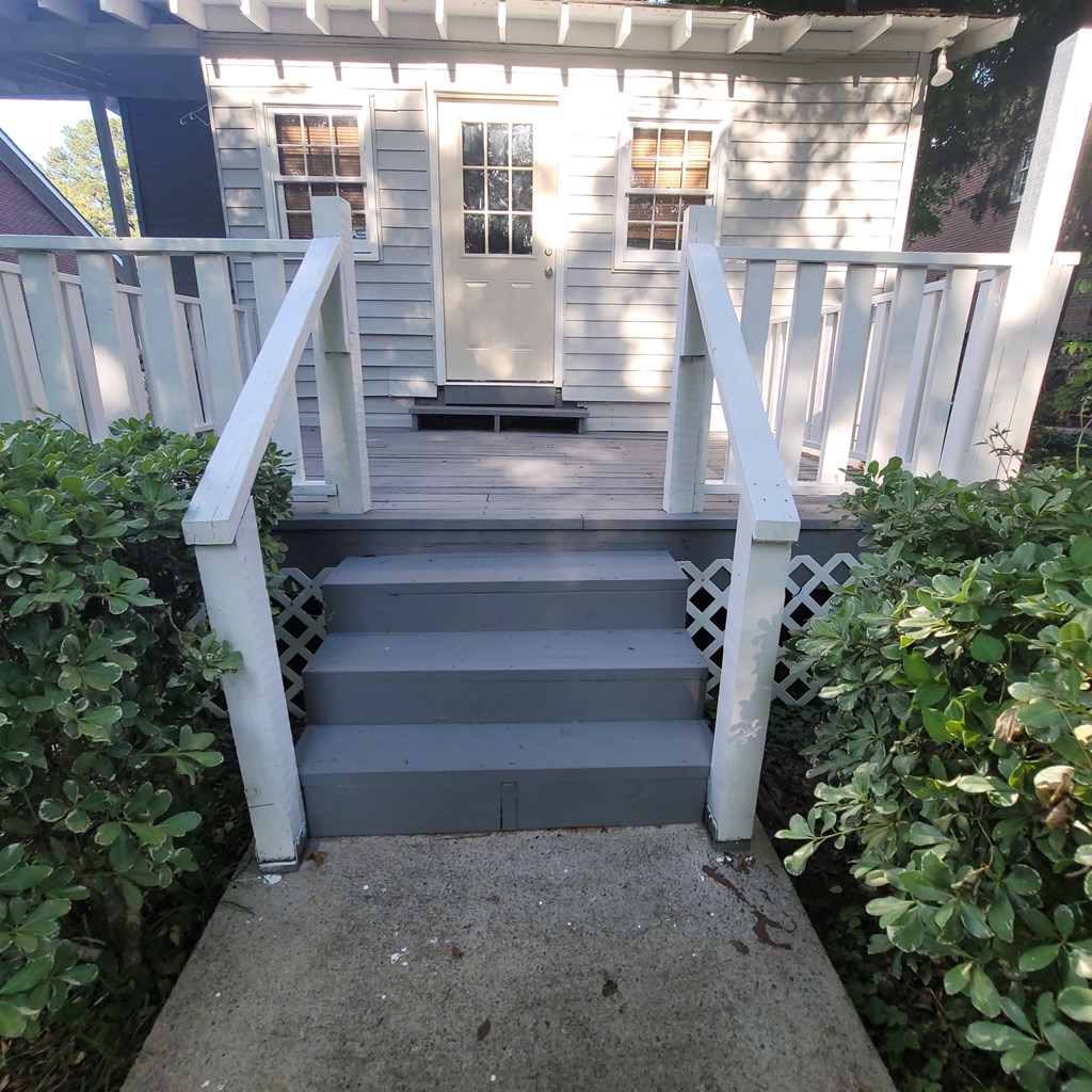 1277 Eberhart Avenue Columbus, GA 31906 - Photo 4 of 17 a view of entryway with a front door
