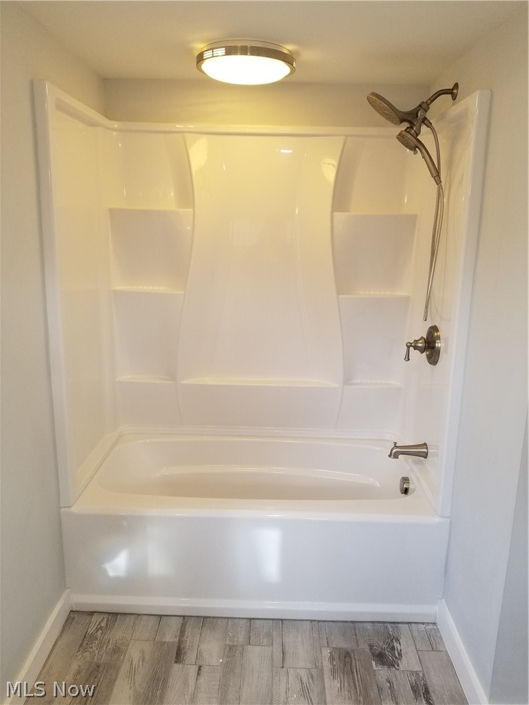 4595 South Hametown Road Barberton, OH 44203 - Photo 15 of 27 Bathroom