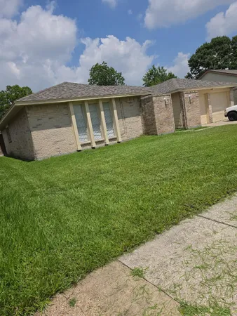 a view of a house with a backyard