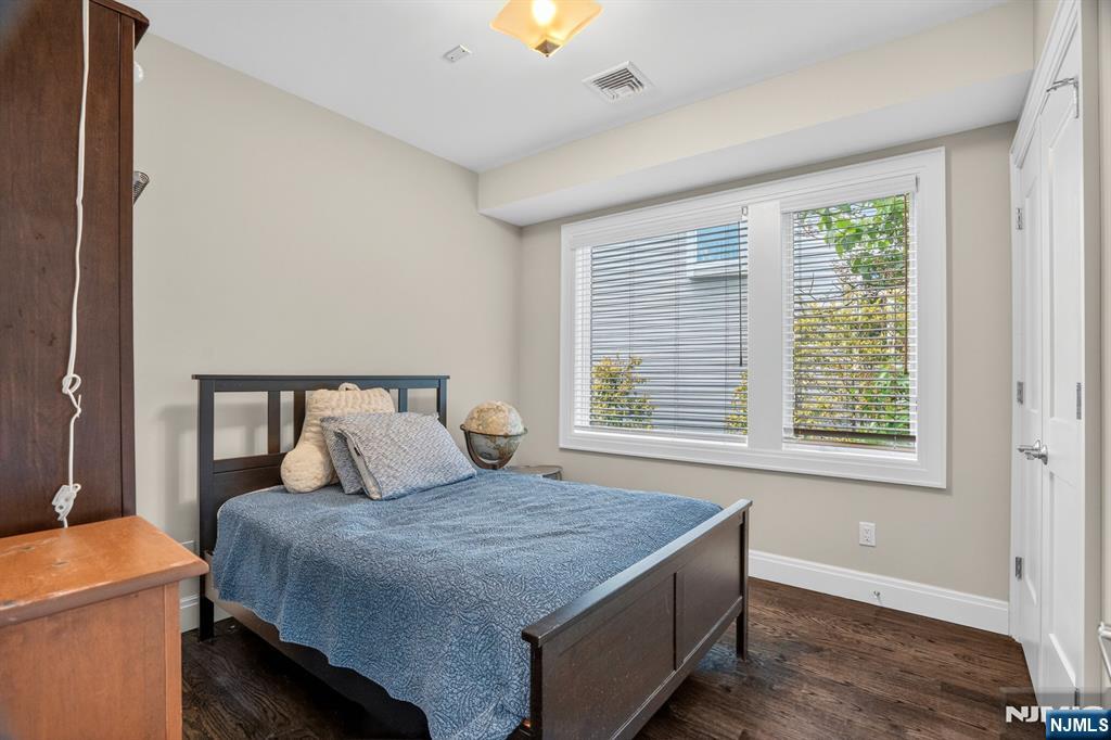 14 Hooks Lane Edgewater, NJ 07020 - Photo 15 of 31