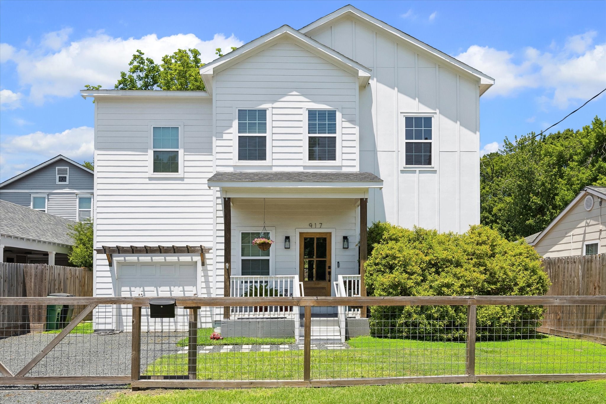 917 Moody Street Houston, TX 77009 - Photo 1 of 4 Welcome home to this recently constructed modern farmhouse in Lindale Park, featuring a fully gated lawn with lush curb appeal and a welcoming front porch.