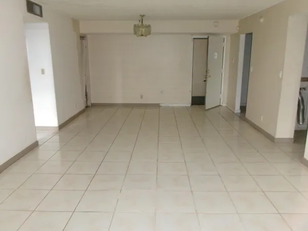 $144,000 | 6190 Woodlands Boulevard, Unit 309, Tamarac, FL 33319