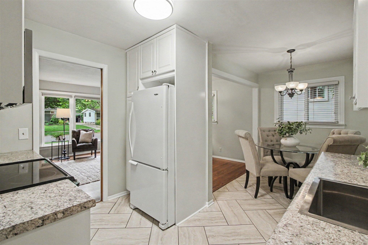 2727 Hampshire Road Ann Arbor, MI 48104 - Photo 12 of 46