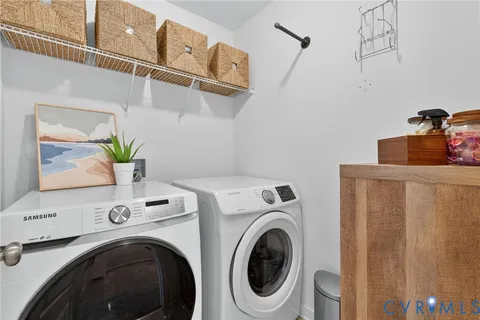 a view of entryway with washer and dryer