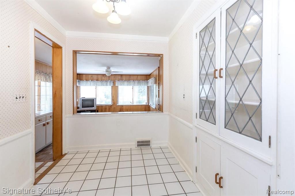 27745 Rackham Drive Lathrup Village, MI 48076 - Photo 10 of 36