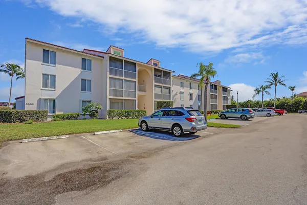 $4,000 | 4444 Northeast Ocean Boulevard, Unit E2, Jensen Beach, FL 34957