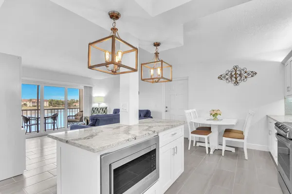 $4,000 | 4444 Northeast Ocean Boulevard, Unit E2, Jensen Beach, FL 34957