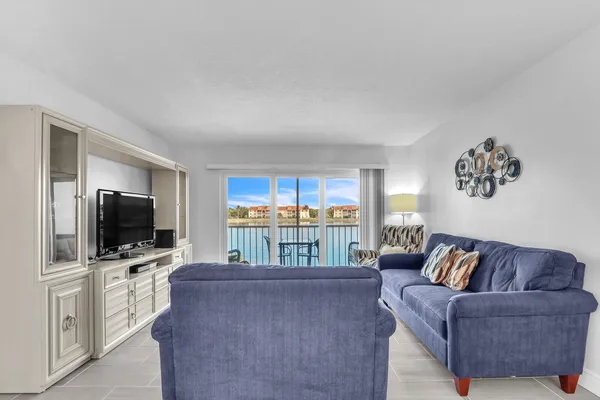 $4,000 | 4444 Northeast Ocean Boulevard, Unit E2, Jensen Beach, FL 34957