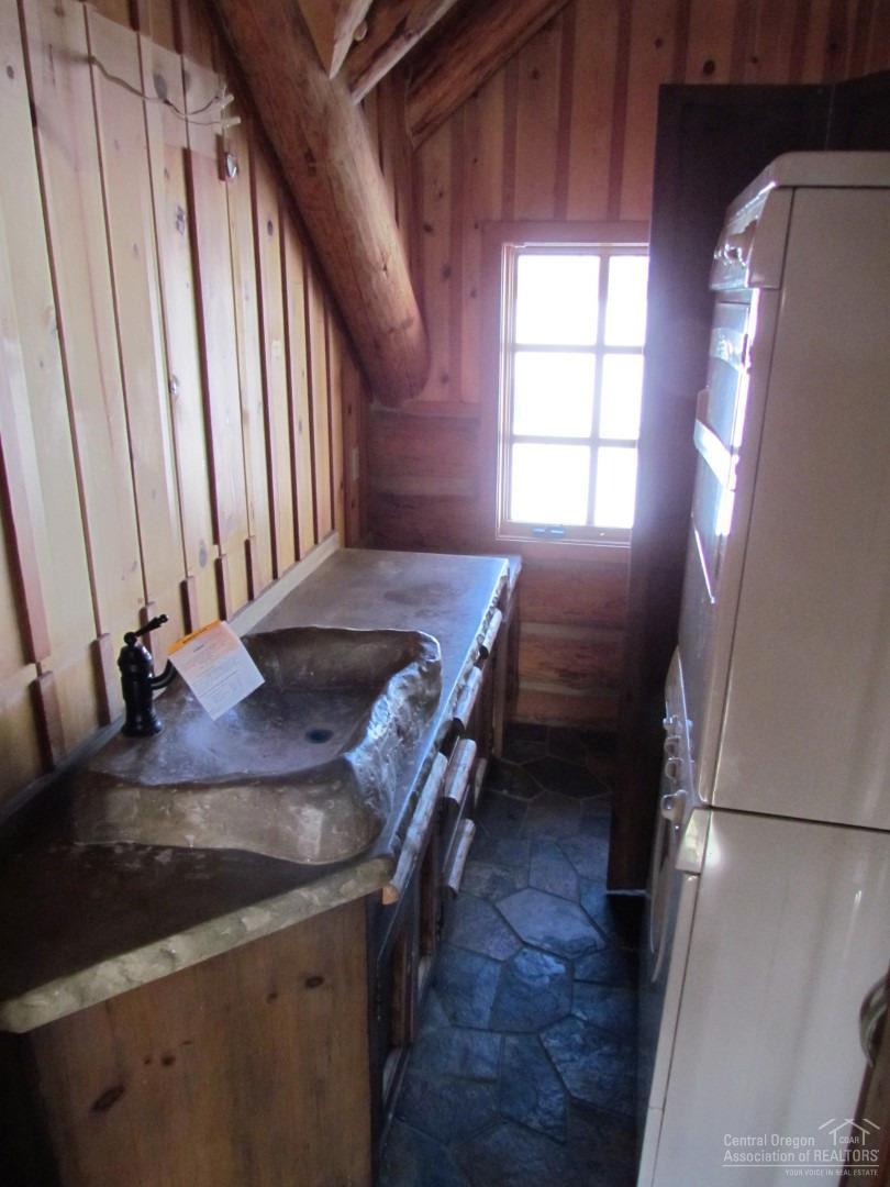 17600 Vandevert Road Bend, OR 97707 - Photo 10 of 24 Gallery Image 10