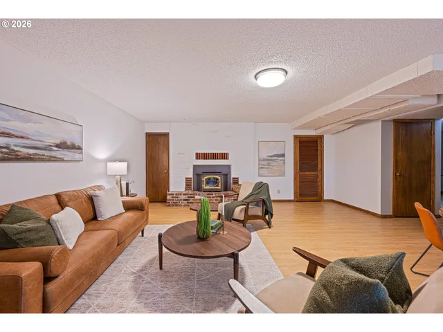 $639,900 | 32570 Glen View Lane, Scappoose, OR 97056