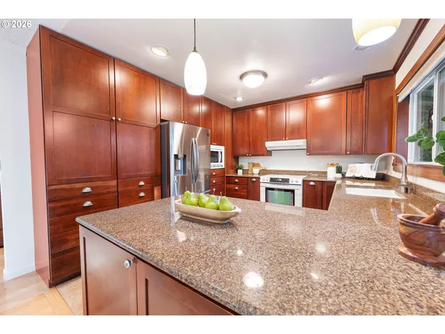 $639,900 | 32570 Glen View Lane, Scappoose, OR 97056