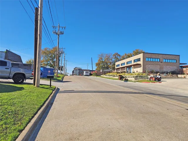 $875,000 | 614 Lone Oak Street, Lewisville, TX 75057