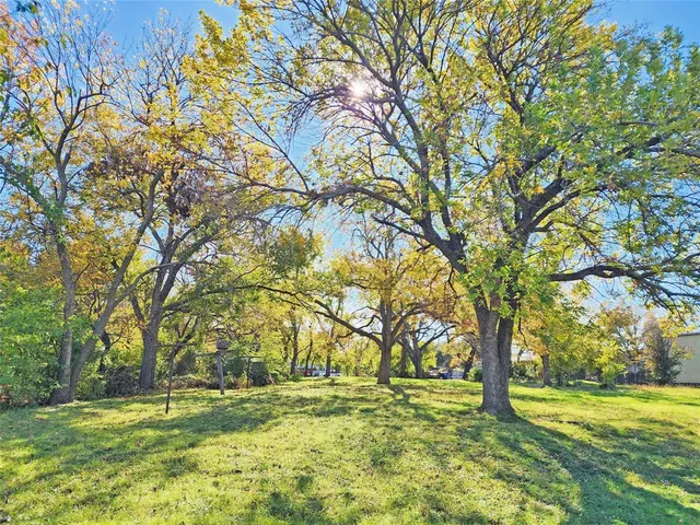 $875,000 | 614 Lone Oak Street, Lewisville, TX 75057