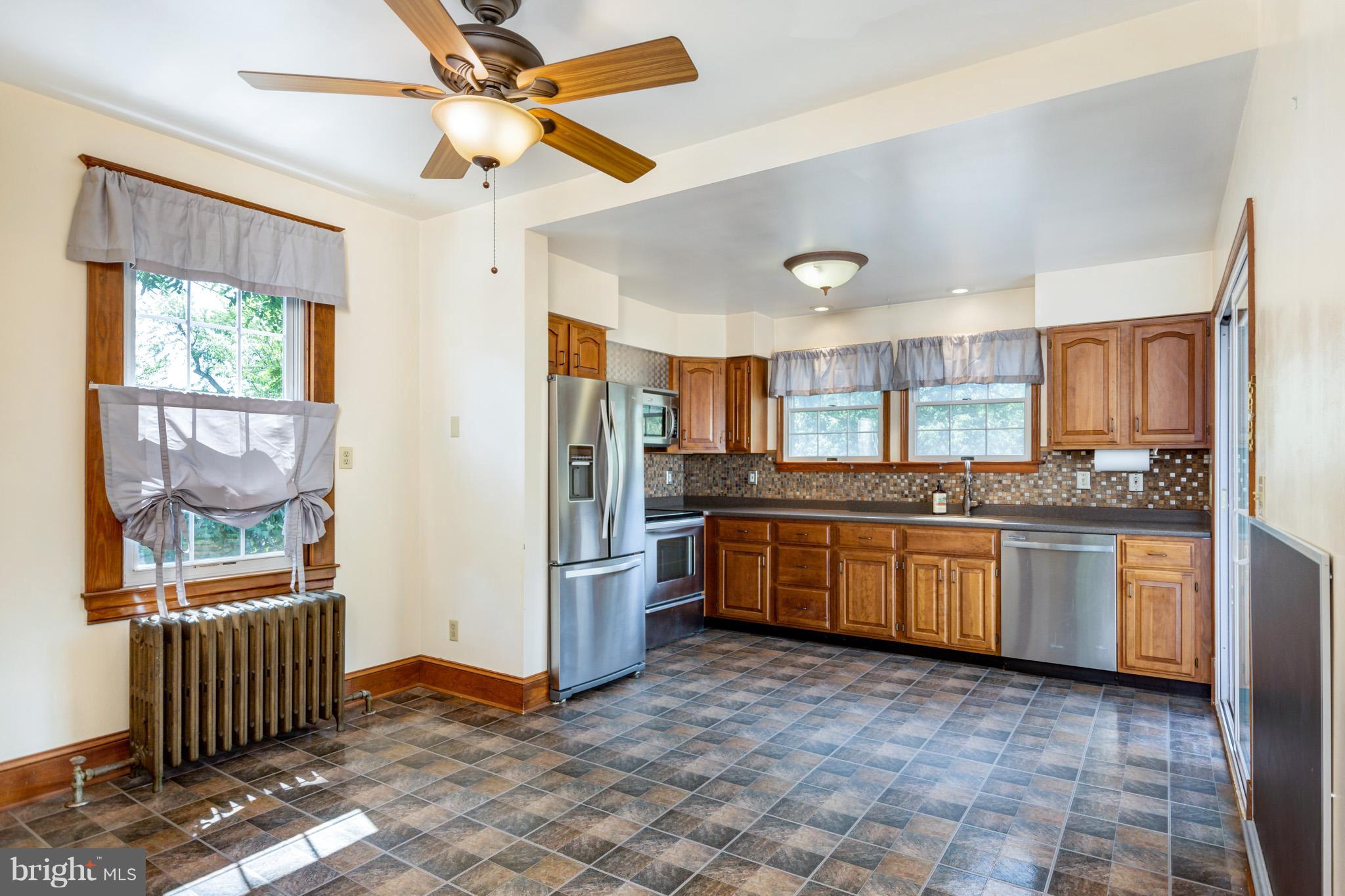 307 Hilltop Road Linthicum Heights, MD 21090 - Photo 12 of 30 Kitchen