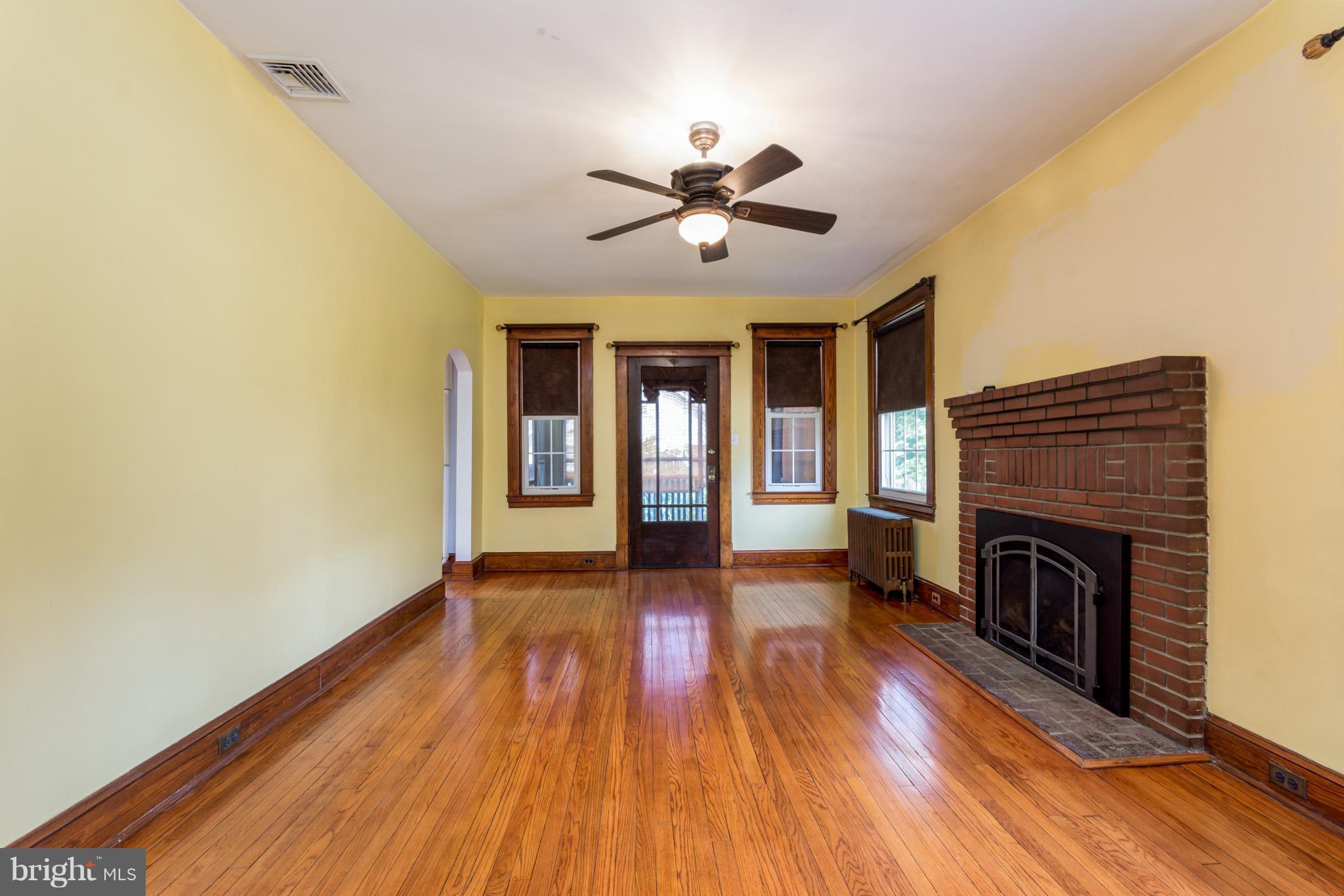 307 Hilltop Road Linthicum Heights, MD 21090 - Photo 4 of 30 Living Room