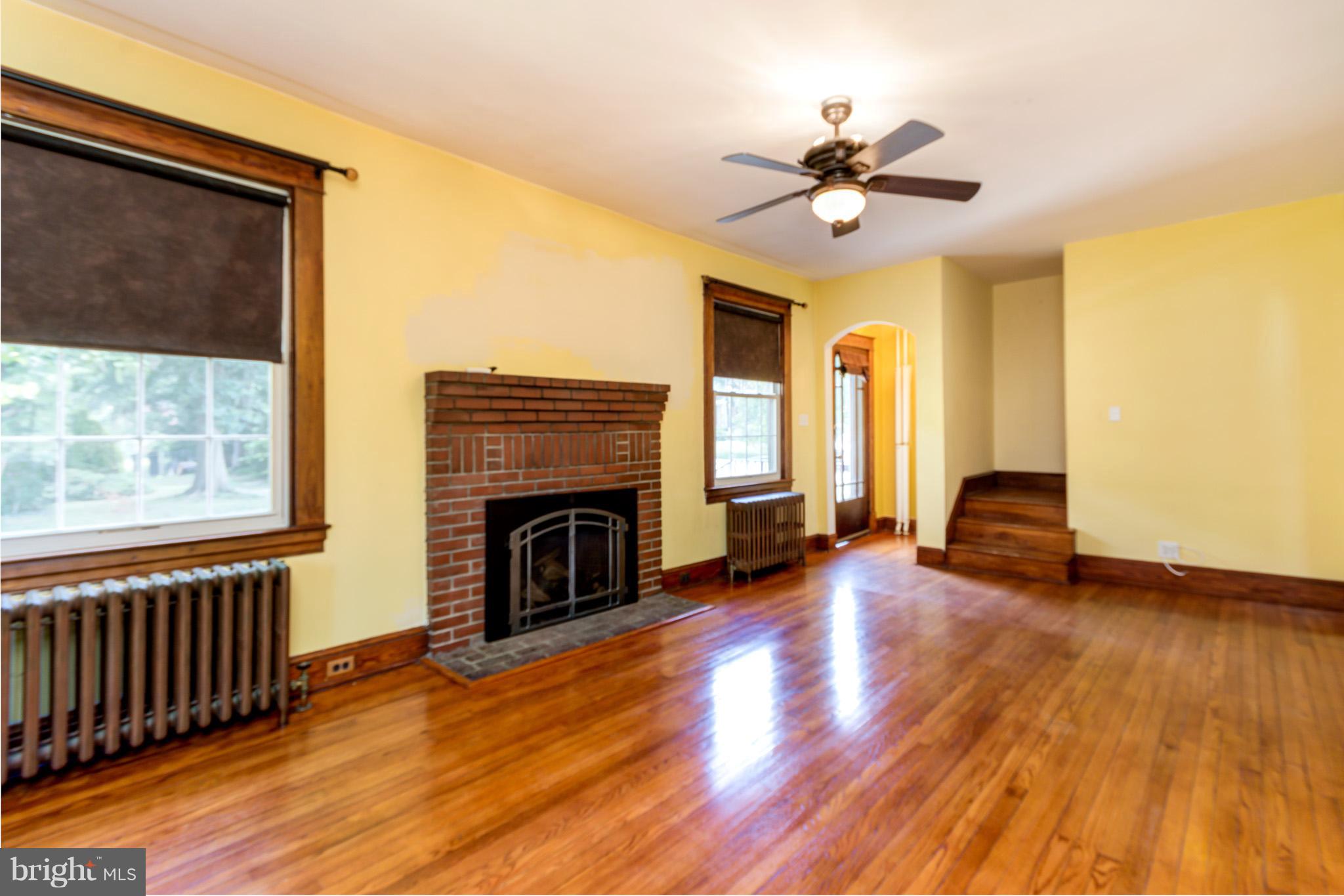 307 Hilltop Road Linthicum Heights, MD 21090 - Photo 6 of 30 Living Room